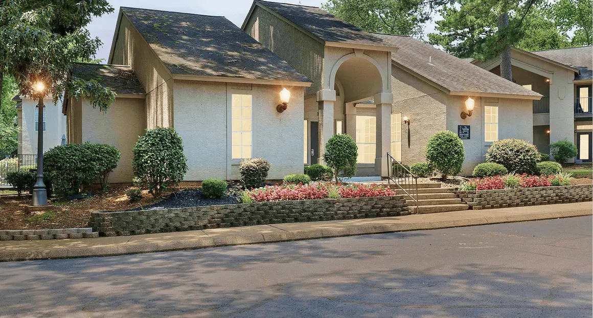 The Landing Apartments at Edgewater clubhouse building from the outside